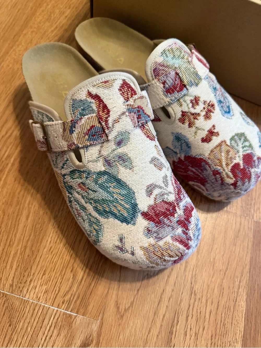 MIA Qwest Mule Shoes - Beige Taupe
SIZE 8. - Picture 4 of 9